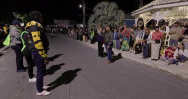 George Town, Exuma, Bahamalar - 4 Ocak 2025: Junkanoo, İngiliz sömürgelerinde Afrika köleliği döneminde yapılmış ve 1700 'lere dayandığı söylenen bir festivaldir.