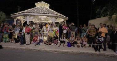 George Town, Exuma, Bahamalar - 4 Ocak 2025: Junkanoo, İngiliz sömürgelerinde Afrika köleliği döneminde yapılmış ve 1700 'lere dayandığı söylenen bir festivaldir.