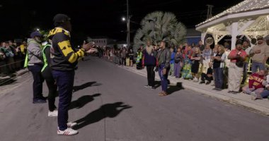 George Town, Exuma, Bahamalar - 4 Ocak 2025: Junkanoo, İngiliz sömürgelerinde Afrika köleliği döneminde yapılmış ve 1700 'lere dayandığı söylenen bir festivaldir.