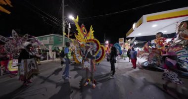 George Town, Exuma, Bahamalar - 4 Ocak 2025: Junkanoo, İngiliz sömürgelerinde Afrika köleliği döneminde yapılmış ve 1700 'lere dayandığı söylenen bir festivaldir.
