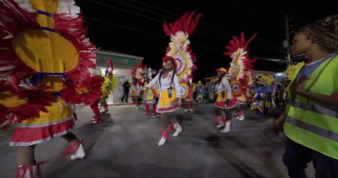 George Town, Exuma, Bahamalar - 4 Ocak 2025: Junkanoo, İngiliz sömürgelerinde Afrika köleliği döneminde yapılmış ve 1700 'lere dayandığı söylenen bir festivaldir.