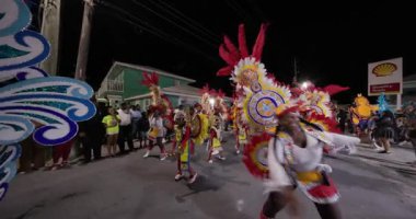 George Town, Exuma, Bahamalar - 4 Ocak 2025: Junkanoo, İngiliz sömürgelerinde Afrika köleliği döneminde yapılmış ve 1700 'lere dayandığı söylenen bir festivaldir.