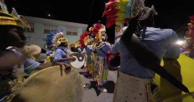 George Town, Exuma, Bahamalar - 4 Ocak 2025: Junkanoo, İngiliz sömürgelerinde Afrika köleliği döneminde yapılmış ve 1700 'lere dayandığı söylenen bir festivaldir.