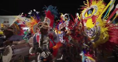 George Town, Exuma, Bahamalar - 4 Ocak 2025: Junkanoo, İngiliz sömürgelerinde Afrika köleliği döneminde yapılmış ve 1700 'lere dayandığı söylenen bir festivaldir.