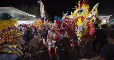 George Town, Exuma, Bahamalar - 4 Ocak 2025: Junkanoo, İngiliz sömürgelerinde Afrika köleliği döneminde yapılmış ve 1700 'lere dayandığı söylenen bir festivaldir.