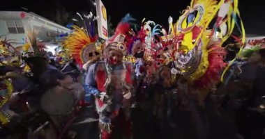 George Town, Exuma, Bahamalar - 4 Ocak 2025: Junkanoo, İngiliz sömürgelerinde Afrika köleliği döneminde yapılmış ve 1700 'lere dayandığı söylenen bir festivaldir.