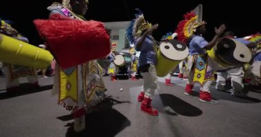 George Town, Exuma, Bahamalar - 4 Ocak 2025: Junkanoo, İngiliz sömürgelerinde Afrika köleliği döneminde yapılmış ve 1700 'lere dayandığı söylenen bir festivaldir.