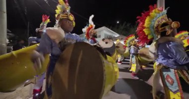George Town, Exuma, Bahamalar - 4 Ocak 2025: Junkanoo, İngiliz sömürgelerinde Afrika köleliği döneminde yapılmış ve 1700 'lere dayandığı söylenen bir festivaldir.