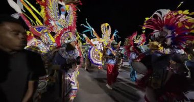 George Town, Exuma, Bahamalar - 4 Ocak 2025: Junkanoo, İngiliz sömürgelerinde Afrika köleliği döneminde yapılmış ve 1700 'lere dayandığı söylenen bir festivaldir.