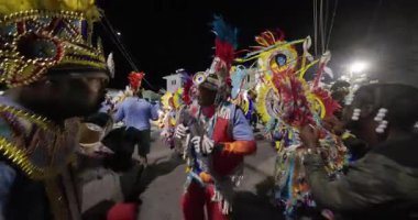 George Town, Exuma, Bahamalar - 4 Ocak 2025: Junkanoo, İngiliz sömürgelerinde Afrika köleliği döneminde yapılmış ve 1700 'lere dayandığı söylenen bir festivaldir.