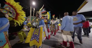 George Town, Exuma, Bahamalar - 4 Ocak 2025: Junkanoo, İngiliz sömürgelerinde Afrika köleliği döneminde yapılmış ve 1700 'lere dayandığı söylenen bir festivaldir.