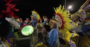 George Town, Exuma, Bahamalar - 4 Ocak 2025: Junkanoo, İngiliz sömürgelerinde Afrika köleliği döneminde yapılmış ve 1700 'lere dayandığı söylenen bir festivaldir.