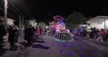 George Town, Exuma, Bahamalar - 4 Ocak 2025: Junkanoo, İngiliz sömürgelerinde Afrika köleliği döneminde yapılmış ve 1700 'lere dayandığı söylenen bir festivaldir.