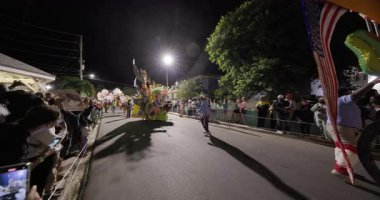 George Town, Exuma, Bahamalar - 4 Ocak 2025: Junkanoo, İngiliz sömürgelerinde Afrika köleliği döneminde yapılmış ve 1700 'lere dayandığı söylenen bir festivaldir.