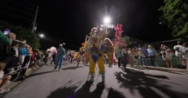 George Town, Exuma, Bahamalar - 4 Ocak 2025: Junkanoo, İngiliz sömürgelerinde Afrika köleliği döneminde yapılmış ve 1700 'lere dayandığı söylenen bir festivaldir.