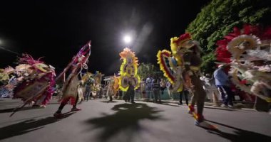 George Town, Exuma, Bahamalar - 4 Ocak 2025: Junkanoo, İngiliz sömürgelerinde Afrika köleliği döneminde yapılmış ve 1700 'lere dayandığı söylenen bir festivaldir.