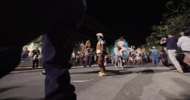 George Town, Exuma, Bahamalar - 4 Ocak 2025: Junkanoo, İngiliz sömürgelerinde Afrika köleliği döneminde yapılmış ve 1700 'lere dayandığı söylenen bir festivaldir.