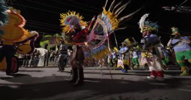 George Town, Exuma, Bahamalar - 4 Ocak 2025: Junkanoo, İngiliz sömürgelerinde Afrika köleliği döneminde yapılmış ve 1700 'lere dayandığı söylenen bir festivaldir.