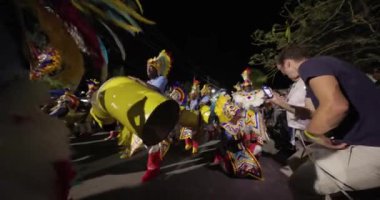 George Town, Exuma, Bahamalar - 4 Ocak 2025: Junkanoo, İngiliz sömürgelerinde Afrika köleliği döneminde yapılmış ve 1700 'lere dayandığı söylenen bir festivaldir.