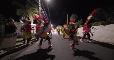 George Town, Exuma, Bahamalar - 4 Ocak 2025: Junkanoo, İngiliz sömürgelerinde Afrika köleliği döneminde yapılmış ve 1700 'lere dayandığı söylenen bir festivaldir.
