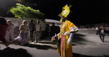 George Town, Exuma, Bahamalar - 4 Ocak 2025: Junkanoo, İngiliz sömürgelerinde Afrika köleliği döneminde yapılmış ve 1700 'lere dayandığı söylenen bir festivaldir.