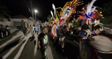 George Town, Exuma, Bahamalar - 4 Ocak 2025: Junkanoo, İngiliz sömürgelerinde Afrika köleliği döneminde yapılmış ve 1700 'lere dayandığı söylenen bir festivaldir.