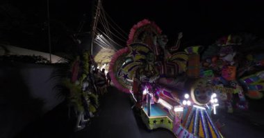 George Town, Exuma, Bahamalar - 4 Ocak 2025: Junkanoo, İngiliz sömürgelerinde Afrika köleliği döneminde yapılmış ve 1700 'lere dayandığı söylenen bir festivaldir.