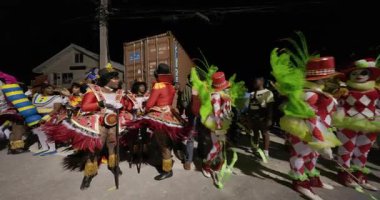 George Town, Exuma, Bahamalar - 4 Ocak 2025: Junkanoo, İngiliz sömürgelerinde Afrika köleliği döneminde yapılmış ve 1700 'lere dayandığı söylenen bir festivaldir.