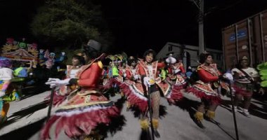 George Town, Exuma, Bahamalar - 4 Ocak 2025: Junkanoo, İngiliz sömürgelerinde Afrika köleliği döneminde yapılmış ve 1700 'lere dayandığı söylenen bir festivaldir.