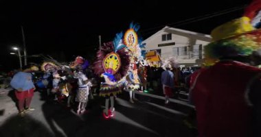George Town, Exuma, Bahamalar - 4 Ocak 2025: Junkanoo, İngiliz sömürgelerinde Afrika köleliği döneminde yapılmış ve 1700 'lere dayandığı söylenen bir festivaldir.