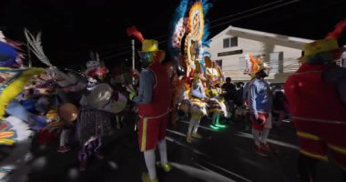 George Town, Exuma, Bahamalar - 4 Ocak 2025: Junkanoo, İngiliz sömürgelerinde Afrika köleliği döneminde yapılmış ve 1700 'lere dayandığı söylenen bir festivaldir.