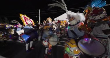 George Town, Exuma, Bahamalar - 4 Ocak 2025: Junkanoo, İngiliz sömürgelerinde Afrika köleliği döneminde yapılmış ve 1700 'lere dayandığı söylenen bir festivaldir.