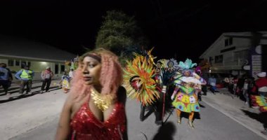 George Town, Exuma, Bahamalar - 4 Ocak 2025: Junkanoo, İngiliz sömürgelerinde Afrika köleliği döneminde yapılmış ve 1700 'lere dayandığı söylenen bir festivaldir.