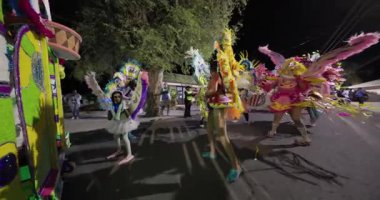 George Town, Exuma, Bahamalar - 4 Ocak 2025: Junkanoo, İngiliz sömürgelerinde Afrika köleliği döneminde yapılmış ve 1700 'lere dayandığı söylenen bir festivaldir.