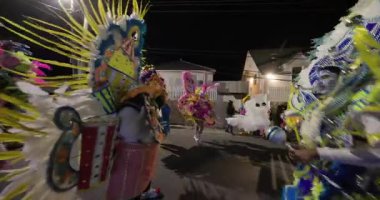 George Town, Exuma, Bahamalar - 4 Ocak 2025: Junkanoo, İngiliz sömürgelerinde Afrika köleliği döneminde yapılmış ve 1700 'lere dayandığı söylenen bir festivaldir.