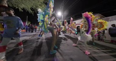 George Town, Exuma, Bahamalar - 4 Ocak 2025: Junkanoo, İngiliz sömürgelerinde Afrika köleliği döneminde yapılmış ve 1700 'lere dayandığı söylenen bir festivaldir.