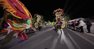 George Town, Exuma, Bahamalar - 4 Ocak 2025: Junkanoo, İngiliz sömürgelerinde Afrika köleliği döneminde yapılmış ve 1700 'lere dayandığı söylenen bir festivaldir.