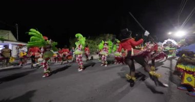 George Town, Exuma, Bahamalar - 4 Ocak 2025: Junkanoo, İngiliz sömürgelerinde Afrika köleliği döneminde yapılmış ve 1700 'lere dayandığı söylenen bir festivaldir.