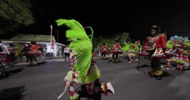 George Town, Exuma, Bahamalar - 4 Ocak 2025: Junkanoo, İngiliz sömürgelerinde Afrika köleliği döneminde yapılmış ve 1700 'lere dayandığı söylenen bir festivaldir.