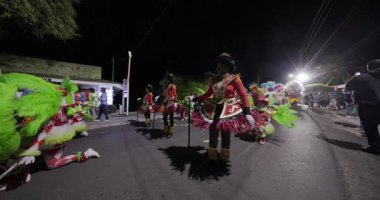 George Town, Exuma, Bahamalar - 4 Ocak 2025: Junkanoo, İngiliz sömürgelerinde Afrika köleliği döneminde yapılmış ve 1700 'lere dayandığı söylenen bir festivaldir.