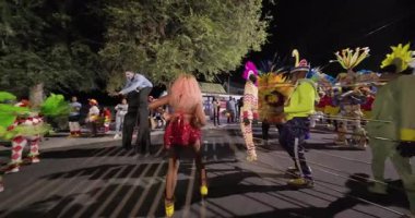 George Town, Exuma, Bahamalar - 4 Ocak 2025: Junkanoo, İngiliz sömürgelerinde Afrika köleliği döneminde yapılmış ve 1700 'lere dayandığı söylenen bir festivaldir.