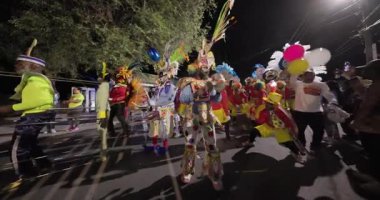 George Town, Exuma, Bahamalar - 4 Ocak 2025: Junkanoo, İngiliz sömürgelerinde Afrika köleliği döneminde yapılmış ve 1700 'lere dayandığı söylenen bir festivaldir.