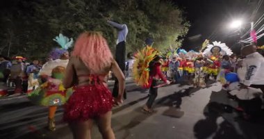 George Town, Exuma, Bahamalar - 4 Ocak 2025: Junkanoo, İngiliz sömürgelerinde Afrika köleliği döneminde yapılmış ve 1700 'lere dayandığı söylenen bir festivaldir.