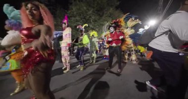 George Town, Exuma, Bahamalar - 4 Ocak 2025: Junkanoo, İngiliz sömürgelerinde Afrika köleliği döneminde yapılmış ve 1700 'lere dayandığı söylenen bir festivaldir.
