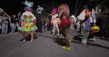 George Town, Exuma, Bahamalar - 4 Ocak 2025: Junkanoo, İngiliz sömürgelerinde Afrika köleliği döneminde yapılmış ve 1700 'lere dayandığı söylenen bir festivaldir.