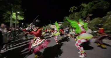 George Town, Exuma, Bahamalar - 4 Ocak 2025: Junkanoo, İngiliz sömürgelerinde Afrika köleliği döneminde yapılmış ve 1700 'lere dayandığı söylenen bir festivaldir.
