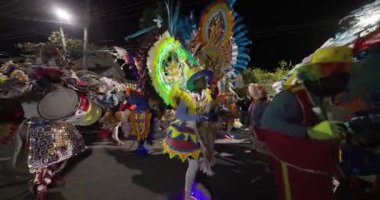 George Town, Exuma, Bahamalar - 4 Ocak 2025: Junkanoo, İngiliz sömürgelerinde Afrika köleliği döneminde yapılmış ve 1700 'lere dayandığı söylenen bir festivaldir.