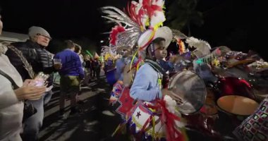 George Town, Exuma, Bahamalar - 4 Ocak 2025: Junkanoo, İngiliz sömürgelerinde Afrika köleliği döneminde yapılmış ve 1700 'lere dayandığı söylenen bir festivaldir.