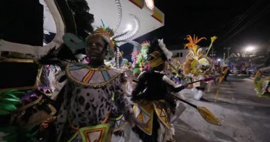 George Town, Exuma, Bahamalar - 4 Ocak 2025: Junkanoo, İngiliz sömürgelerinde Afrika köleliği döneminde yapılmış ve 1700 'lere dayandığı söylenen bir festivaldir.