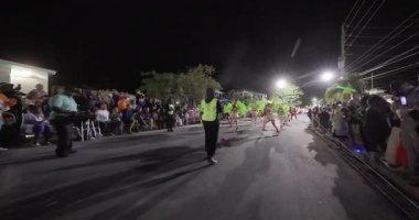 George Town, Exuma, Bahamalar - 4 Ocak 2025: Junkanoo, İngiliz sömürgelerinde Afrika köleliği döneminde yapılmış ve 1700 'lere dayandığı söylenen bir festivaldir.